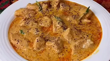 Makhmali Kali Mirch Chicken — soft, creamy chicken with a rich black pepper flavour. 4
